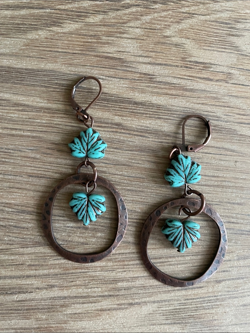 HAND CRAFTED CZECH GLASS LEAF EARRINGS Antiqued Copper Hammered Hoop Dangle Boho - Picture 7 of 9